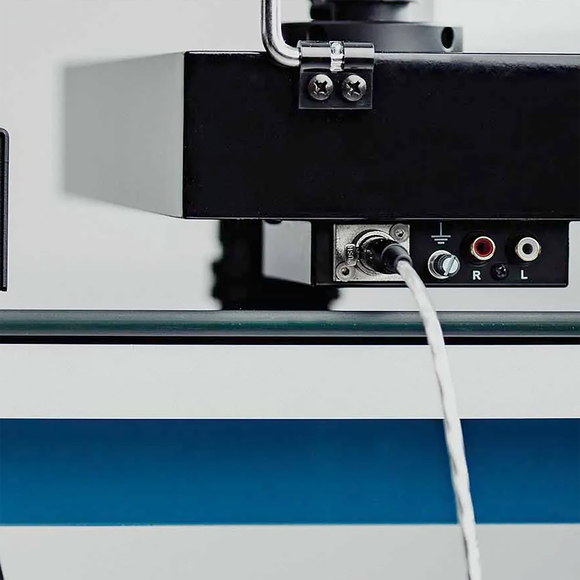 Pro-Ject: X2 B Balanced Turntable
